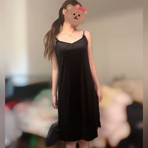 Flowy black dress with pearl strap